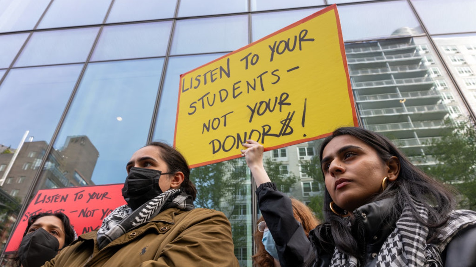 الجامعات الاميركية تتحدى:اضراب عن الطعام وعرقلة حفلات التخرج