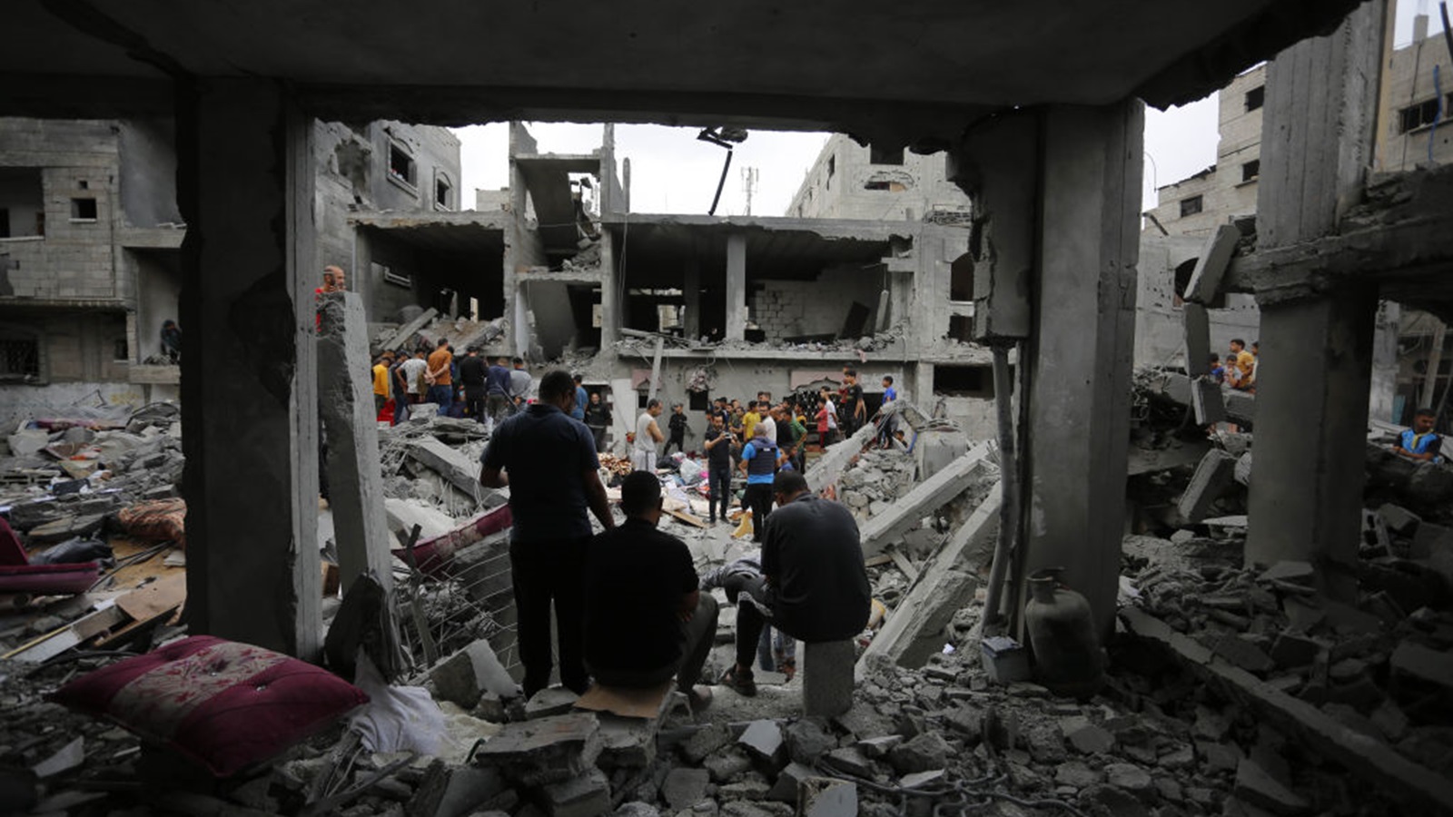 حرب غزة:حصيلة الشهداء إلى 34596..و10 آلاف مفقود تحت الأنقاض