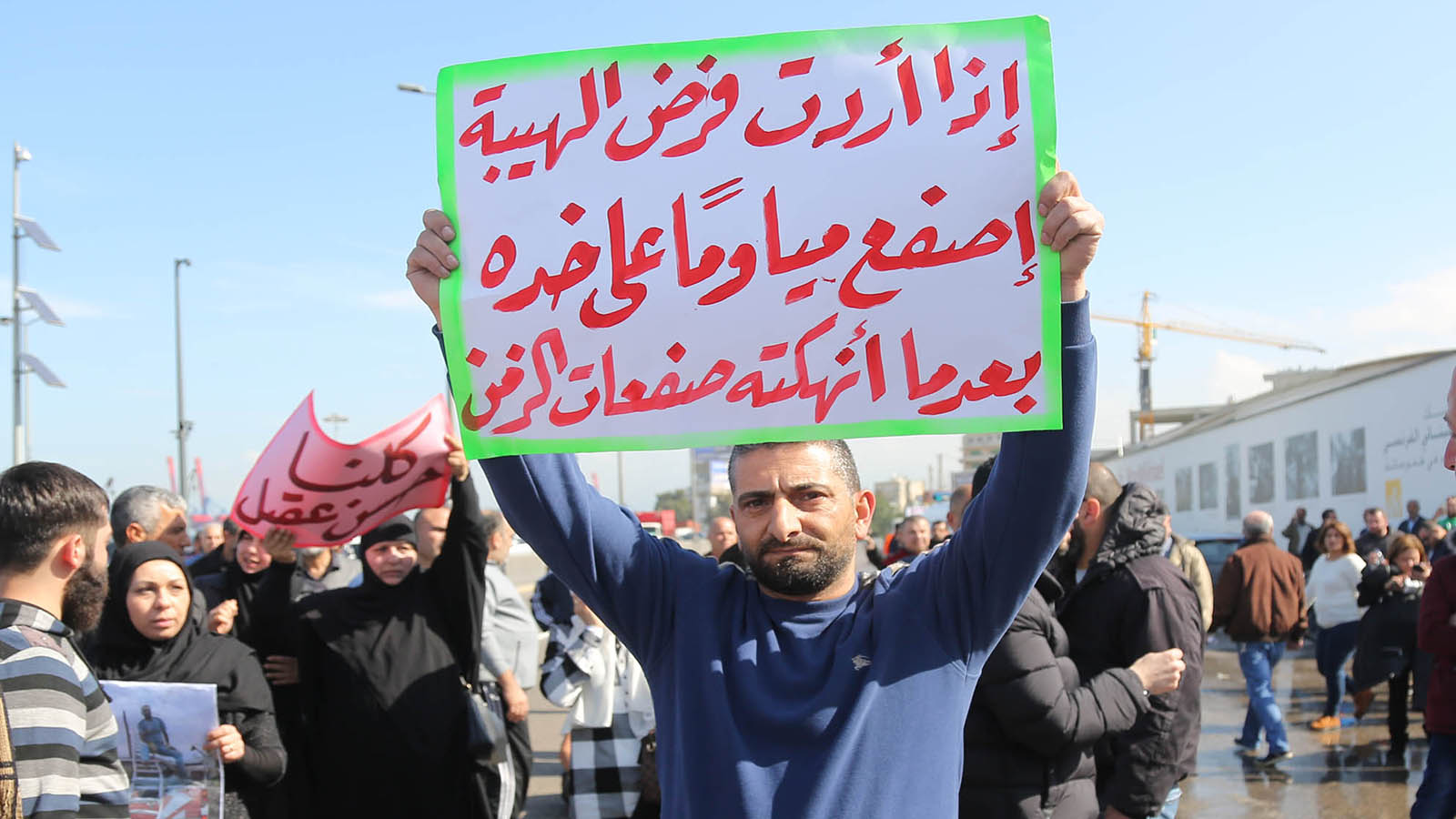 مياومو "الكهرباء" يرفضون حسم أيام الاعتصامات: سنعود إلى الشارع