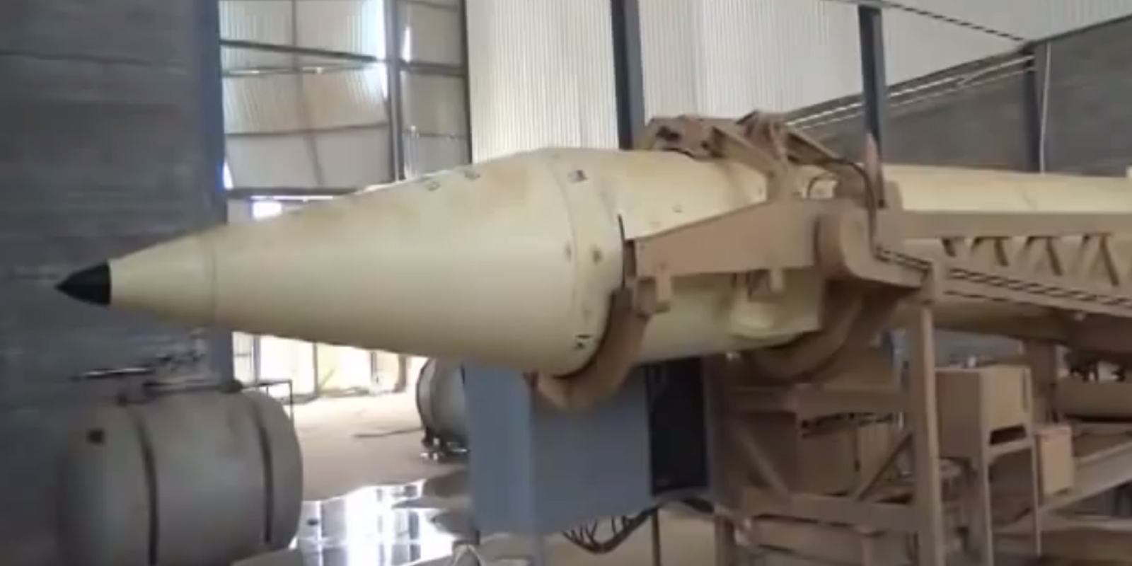 صاروخ سكود في موقع الكبر في دير الزور