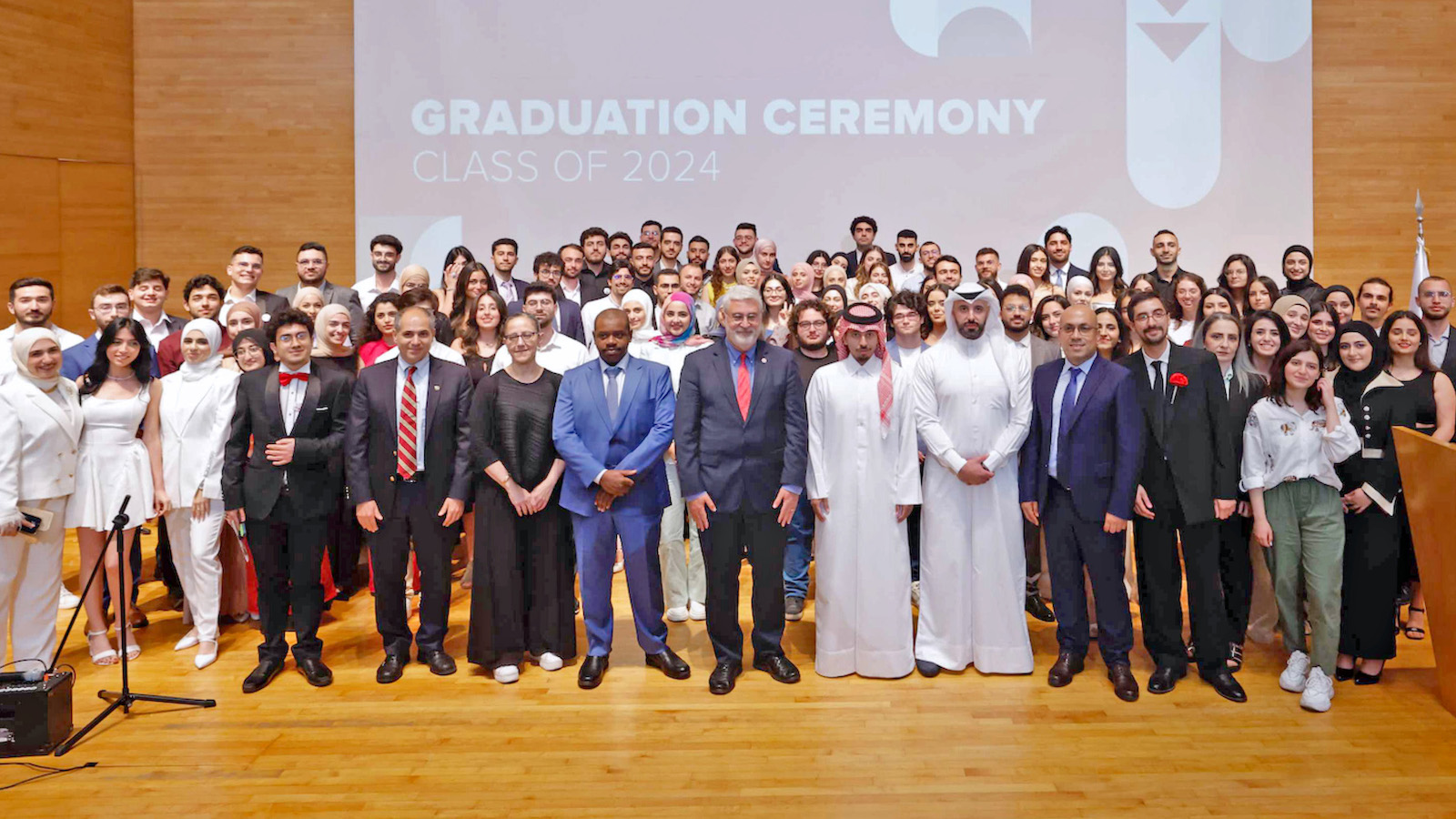 برنامج قطر-التعليم فوق الجميع: تخريج 120 طالباً في "الأميركية"