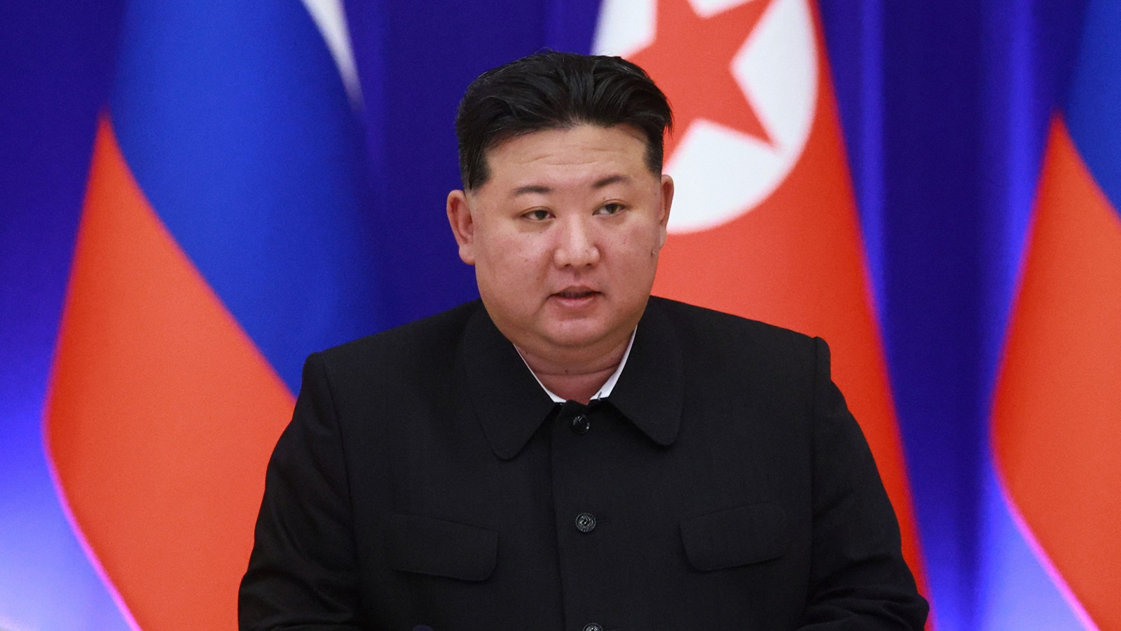 دبابيس زعيم كوريا الشمالية على قلوب مواطنيه