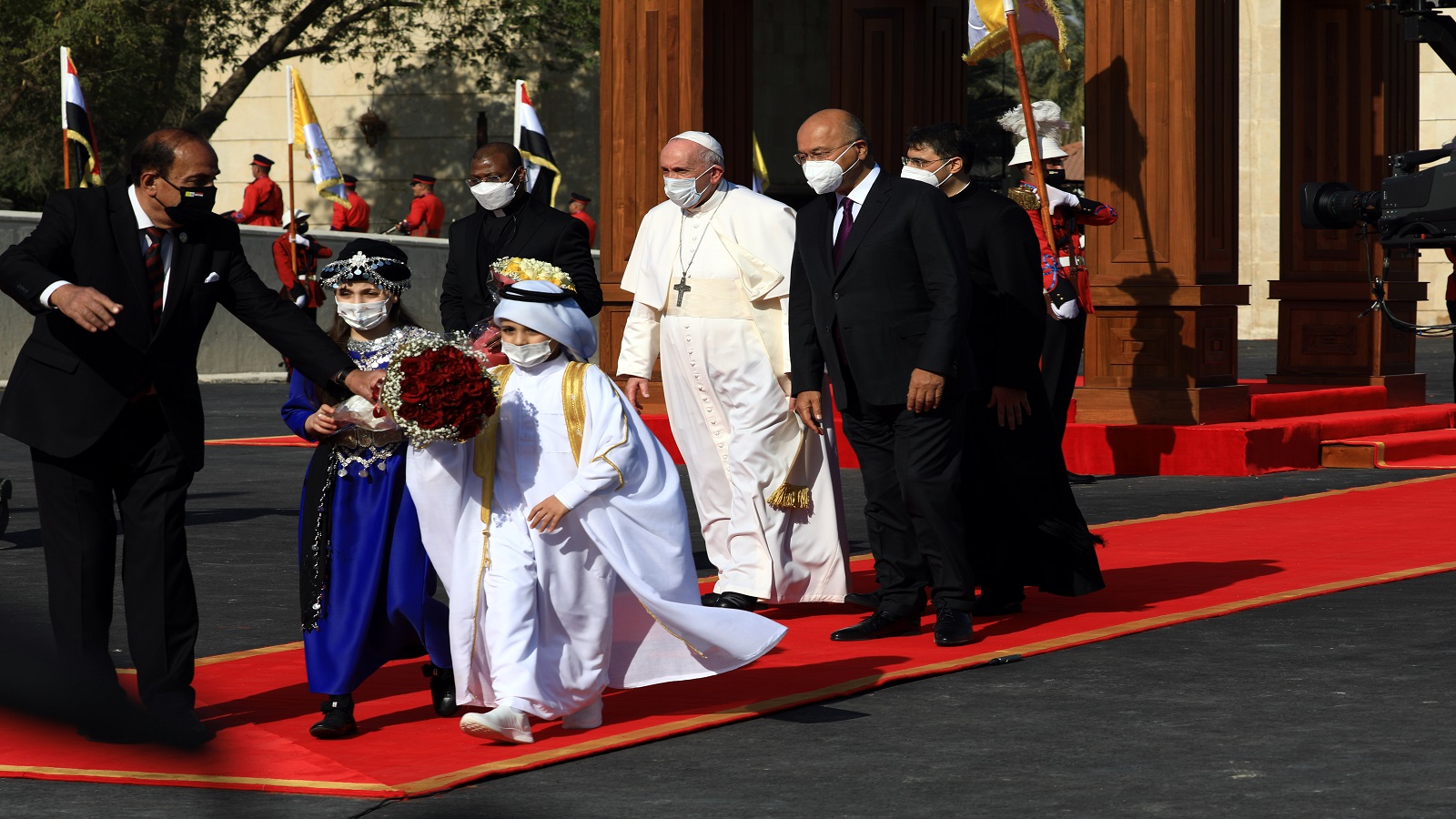 البابا في العراق..رجاءات ضائعة ومنطقة لا تلوي على شيء!