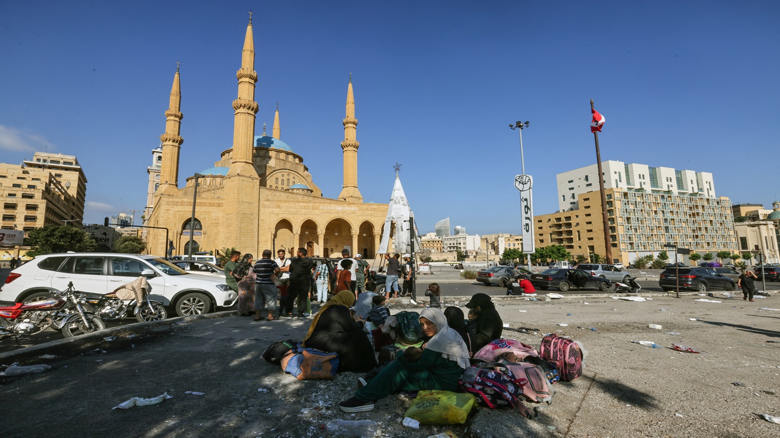 عائلات نامت في العراء تروي كابوس ليلة الضاحية المنكوبة