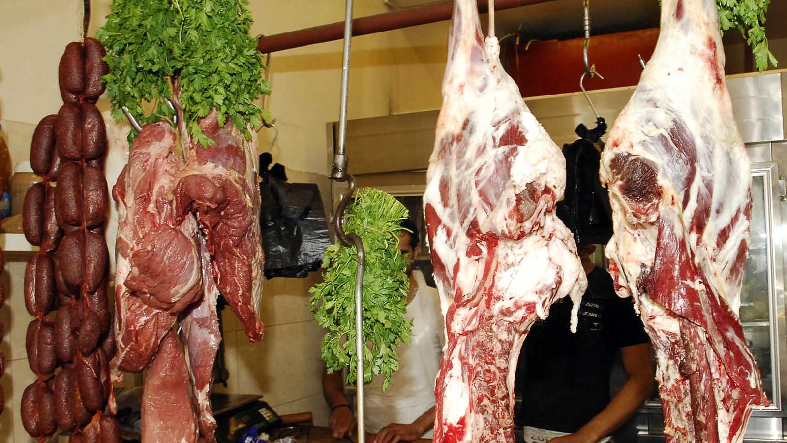 اللبنانيون يفتشون عن المازوت.. واللحم قد يختفي من موائدهم