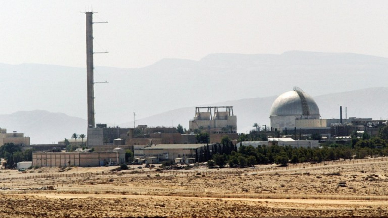ظريف يهزأ بالغرب:أأنتم قلقون من تطوير اسرائيل مفاعل ديمونا؟