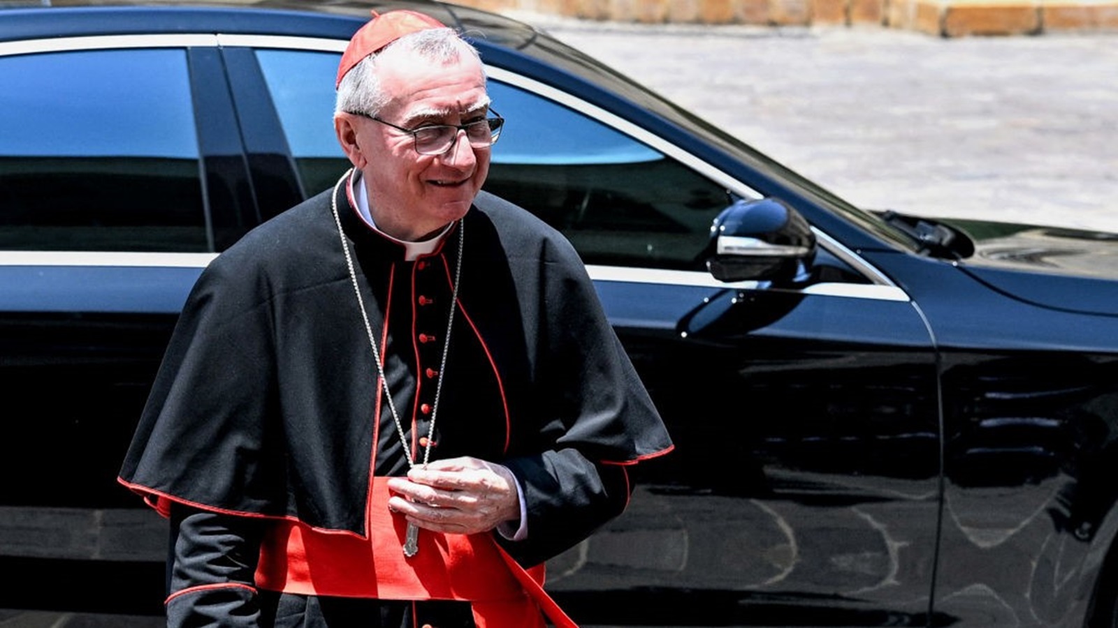 رفض "الواقعية" يجهض مبادرة الفاتيكان: الصراع الداخلي والحدودي يتأجج