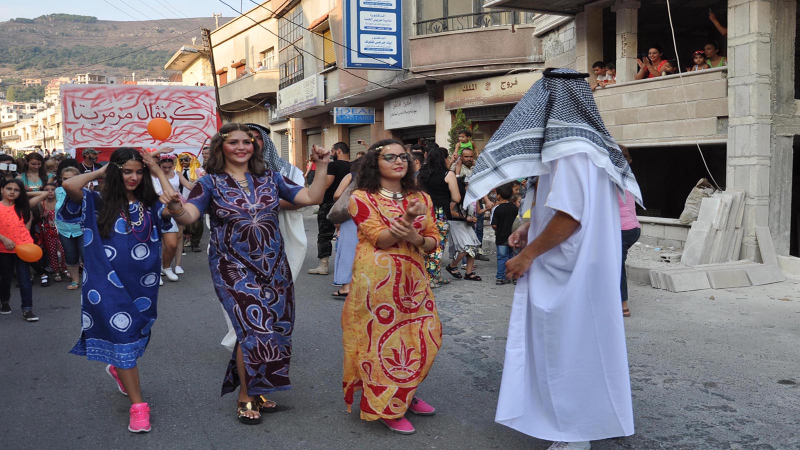 المسيحيون والنظام وروسيا: من يحمي من؟