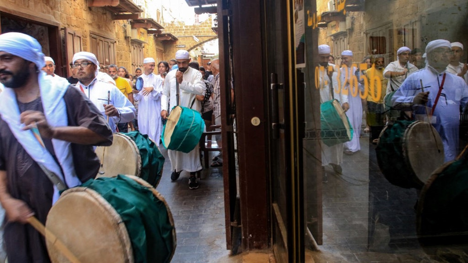 المولد النبوي: "الأحباش" والسلفيون يتضاربون في ساحة القدس بصيدا!