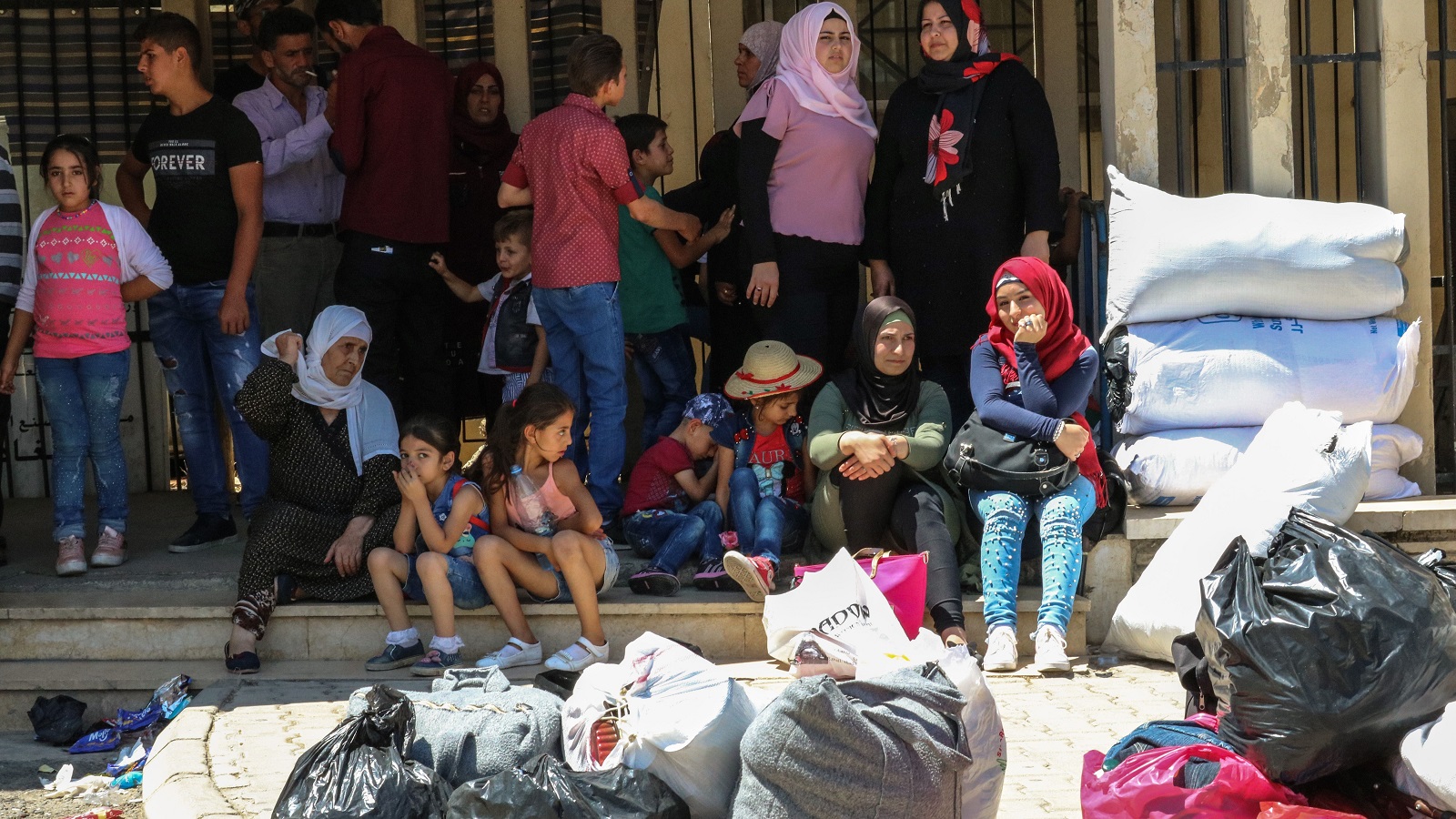 الدولة اللبنانيّة ترمي اللاجئين السّوريين في فم الأسد