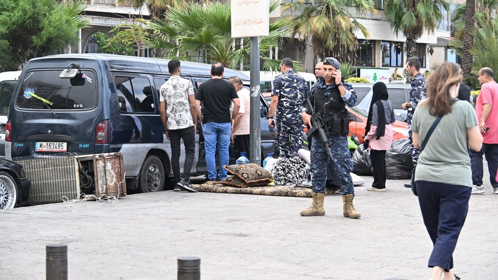 الفوضى تجتاح بيروت: مفترشو الشارع يرفضون المغادرة